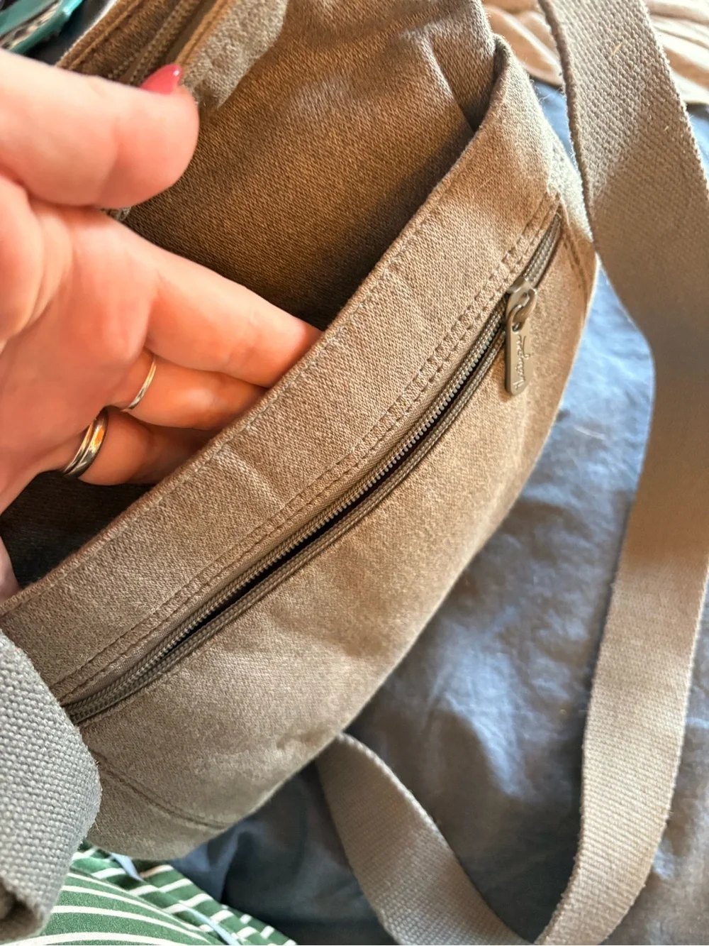 thirty-one Grey Canvas Crossbody with Branded Zipper - Picture 5 of 7